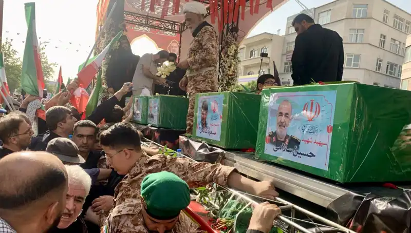 İran, İsrail Saldırısında Hayatını Kaybedenleri Unutmadı: Binlerce Kişi Yas Tutuyor