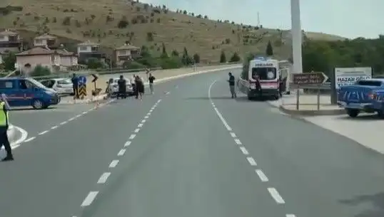 Elazığ'da Korkunç Kaza: İki Otomobil Çarpıştı, Yaralılar Hastaneye Kaldırıldı