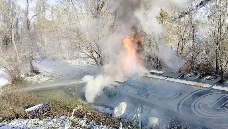 TIR Yangını Can Aldı: Sürücü Trajik Olayda Hayatını Kaybetti!