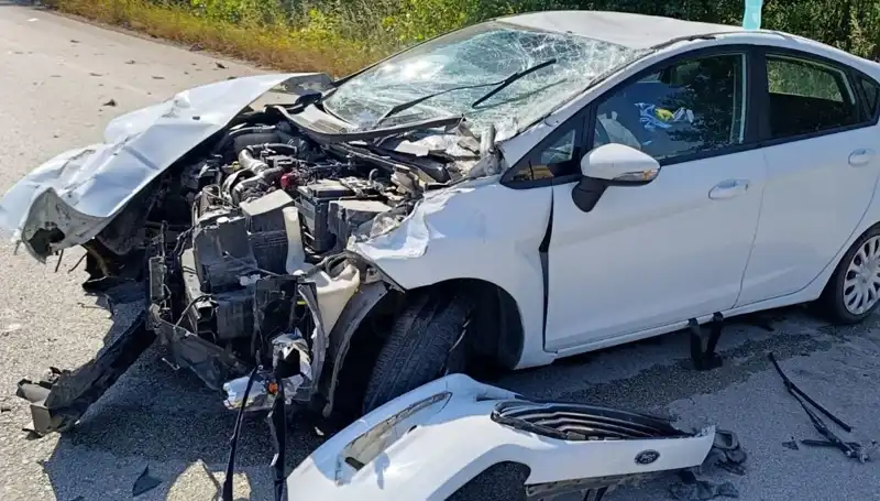 Çanakkale'de Korkutan Trafik Kazası: İki Kişi Yaralandı