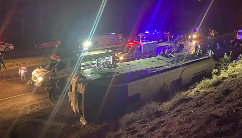 İşçi Servisi Şarampole Devrildi, 23 Kişi Yaralandı!