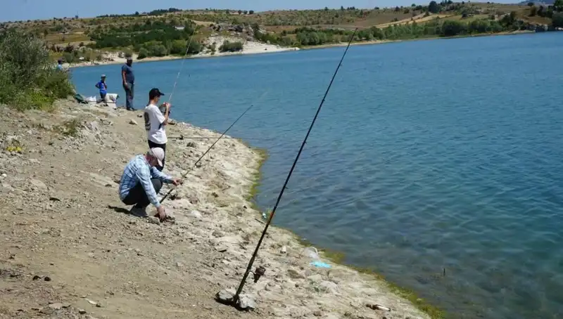 Kafesler Patladı! Bölge Halkı Baraja Akın Etti
