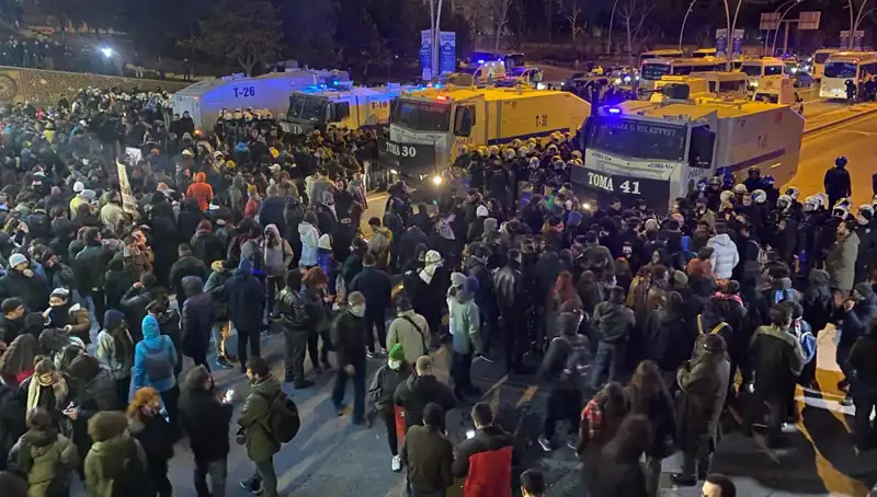 İstanbul ve Ankara'da Öğrencilerden İmamoğlu'na Destek Eylemi: Gözaltılar Protesto Edildi