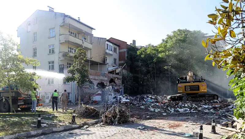 Sındırgı'da Depremler Devam Ediyor: 4.0, 3.6 ve 3.9 Şiddetindeki Artçılar