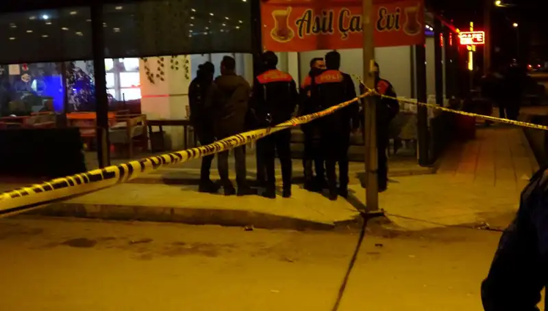 Kahvehane Husumeti Tiyatro Sahnesine Döndü: 1 Ölü, 4 Yaralı