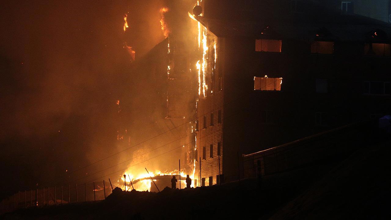İstanbul'da Yangınla İlgili 4 Başmüfettiş ve 6 Savcı Görevde