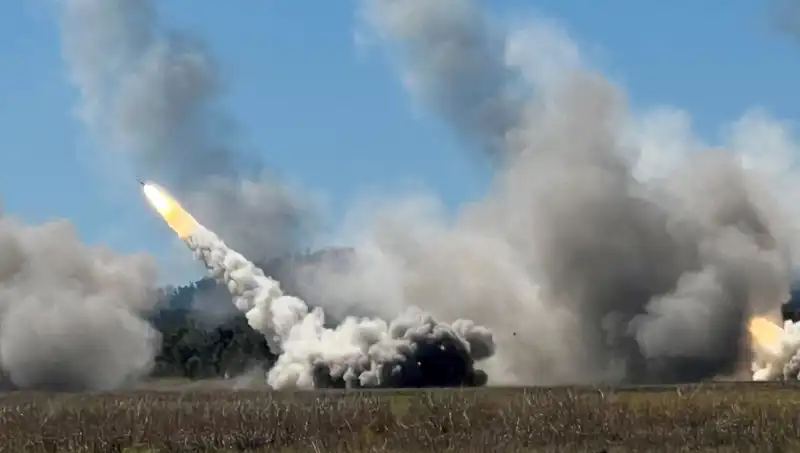 Avustralya'nın En Büyük Askeri Tatbikatında HIMARS Atışı Gerçekleşti