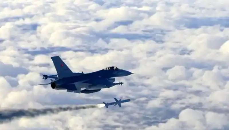 F-16 EDPOD: Kritik Testleri Geçti, Havacılıkta Yeni Bir Dönem Başlıyor!