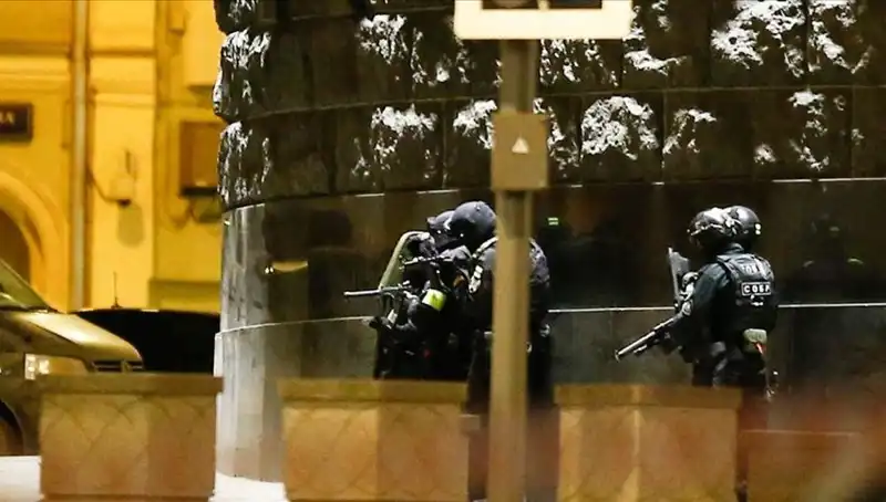 Rusya'daki Silahlı Saldırı: Çatıdan Rastgele Ateş Açan Kişi Panik Yarattı