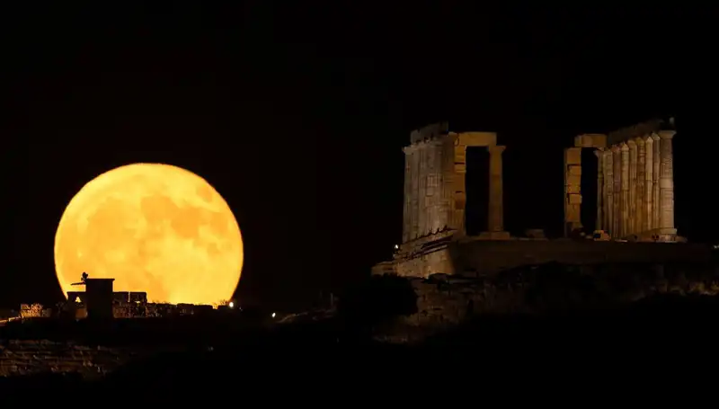 Dünyanın En Büyüleyici Dolunay Manzaraları: Göz Alıcı Geceler